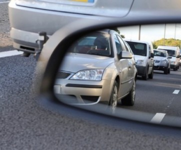 Partez en toute tranquillité avec les Batteries Battery World Autos sur route